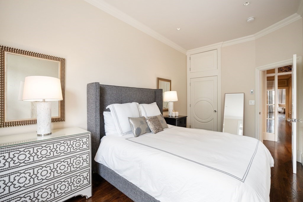 2116 Beacon St, Back Bay