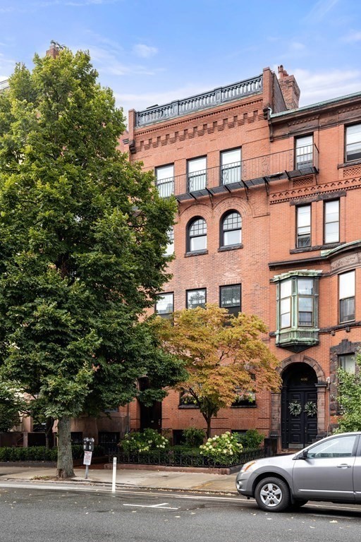 2116 Beacon St, Back Bay