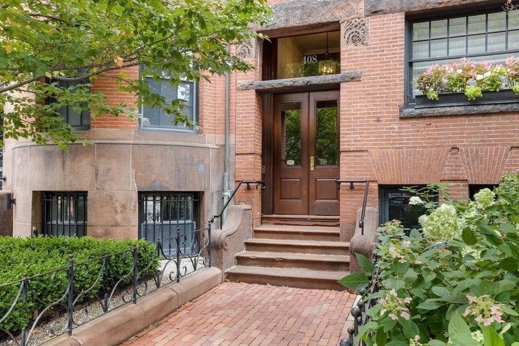 2116 Beacon St, Back Bay