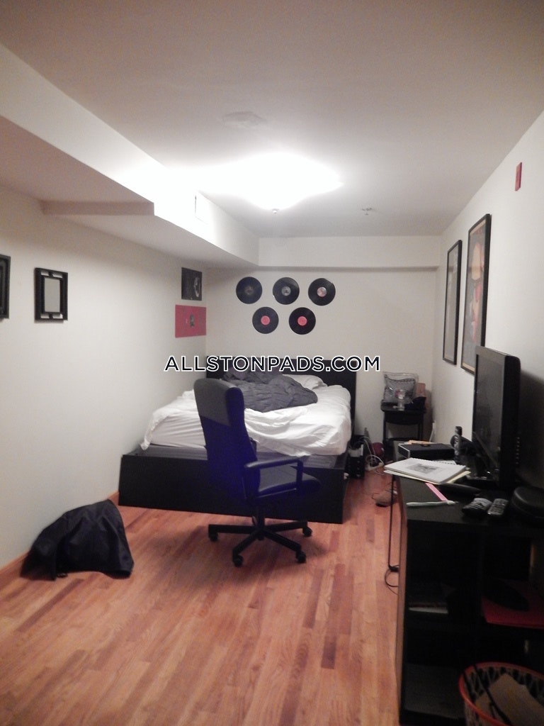 102 Allston St, Allston