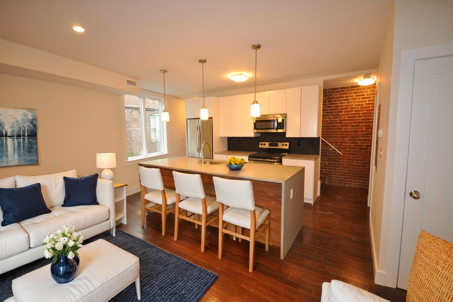 20 Sussex St, Roxbury