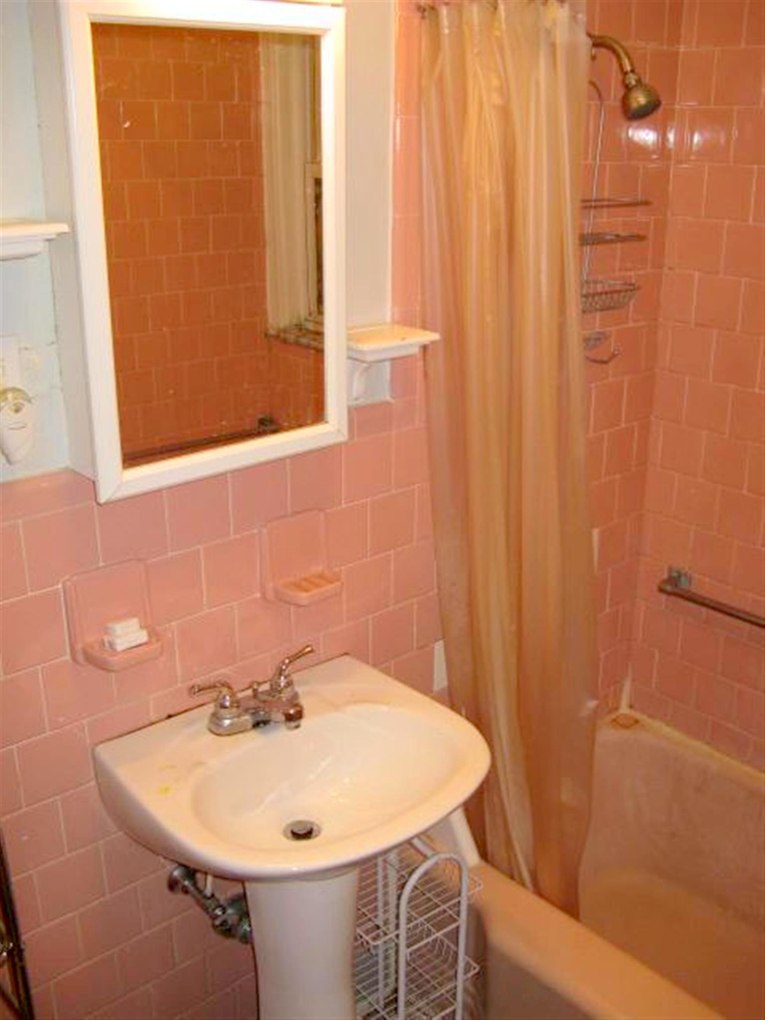 19 Quincy St, Medford