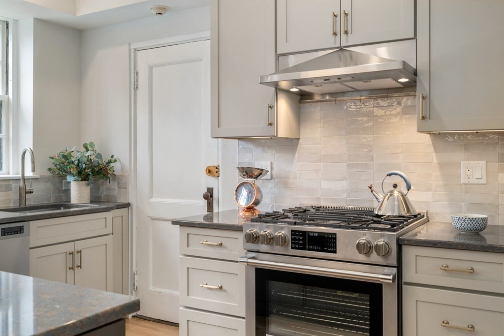 43 Linnaean St, Harvard Square