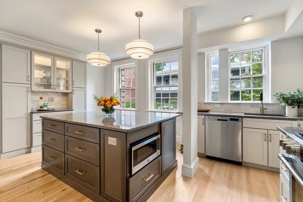 43 Linnaean St, Harvard Square