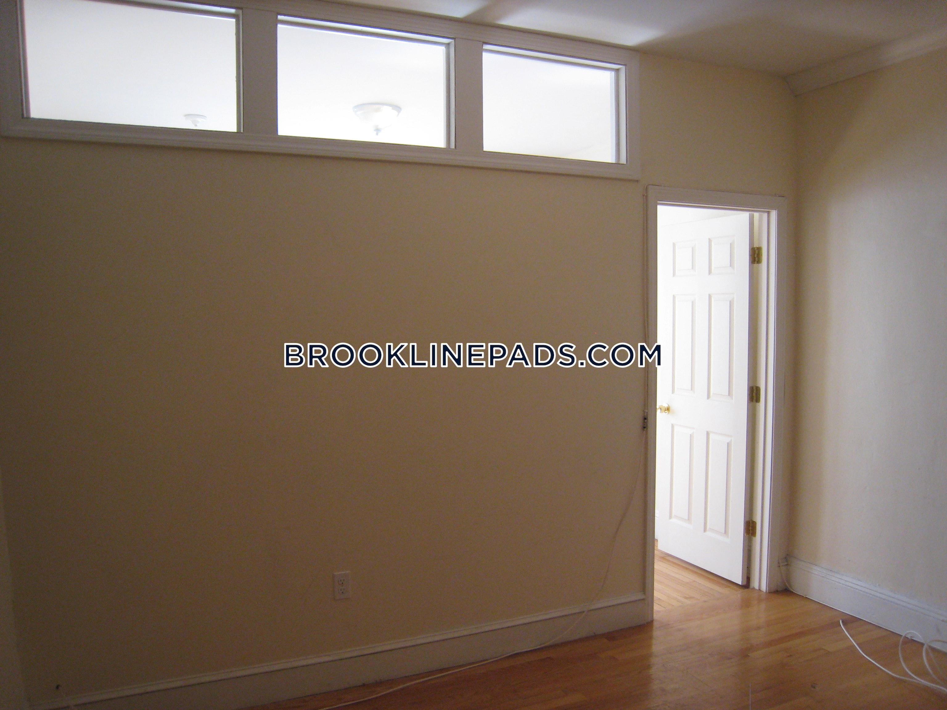 54 Egmont St, Longwood