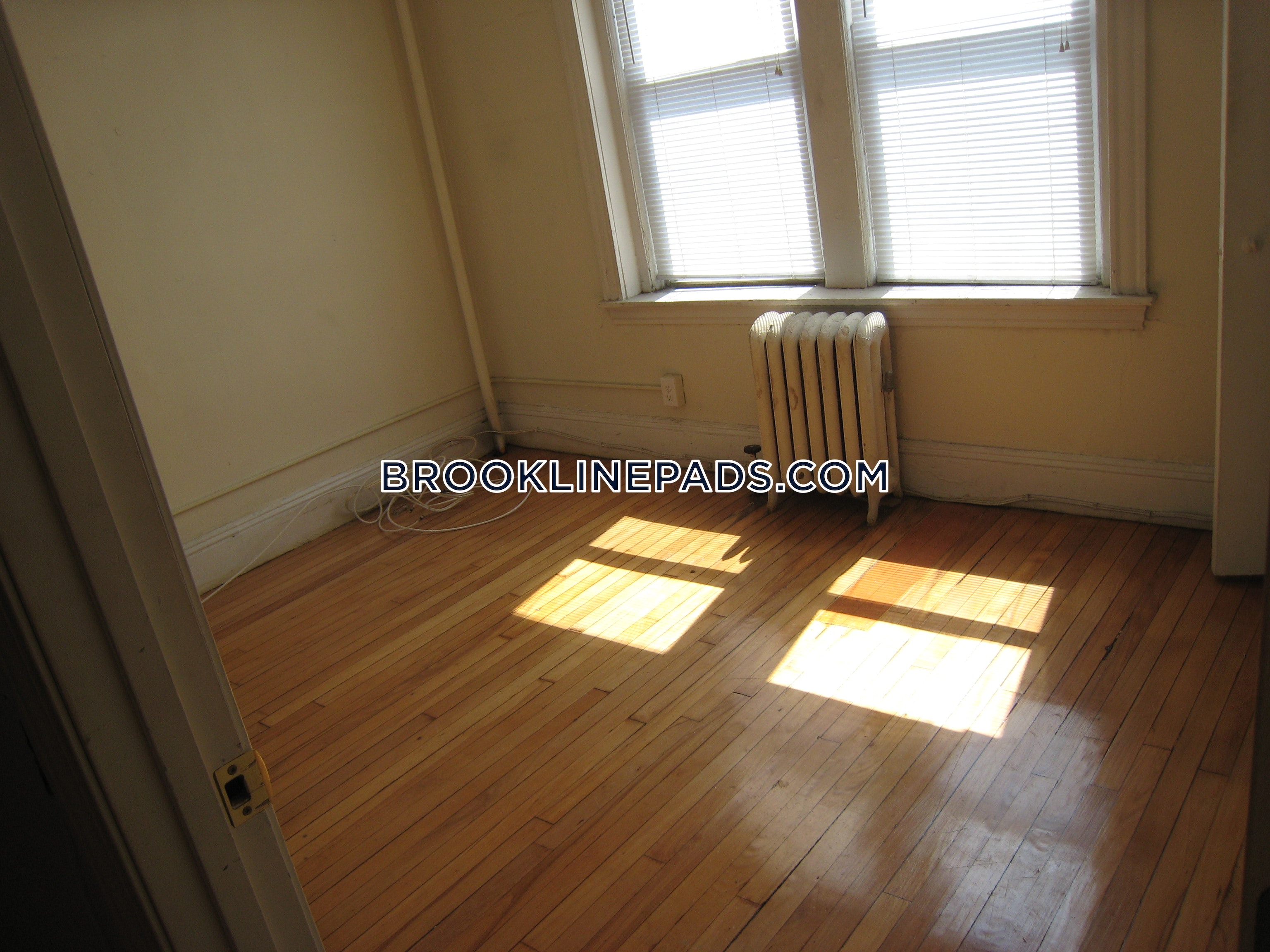 54 Egmont St, Longwood