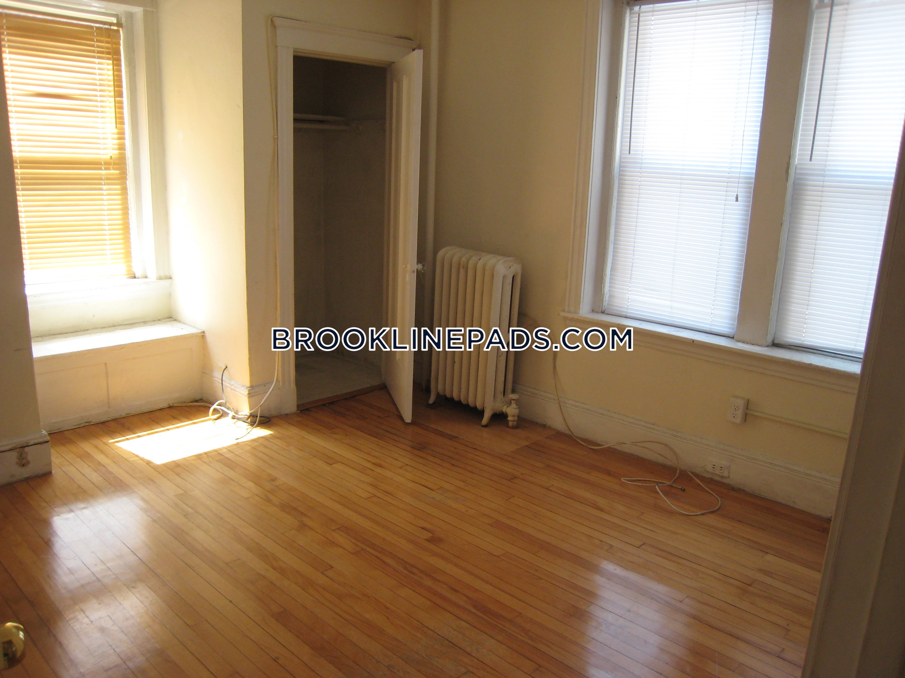 54 Egmont St, Longwood