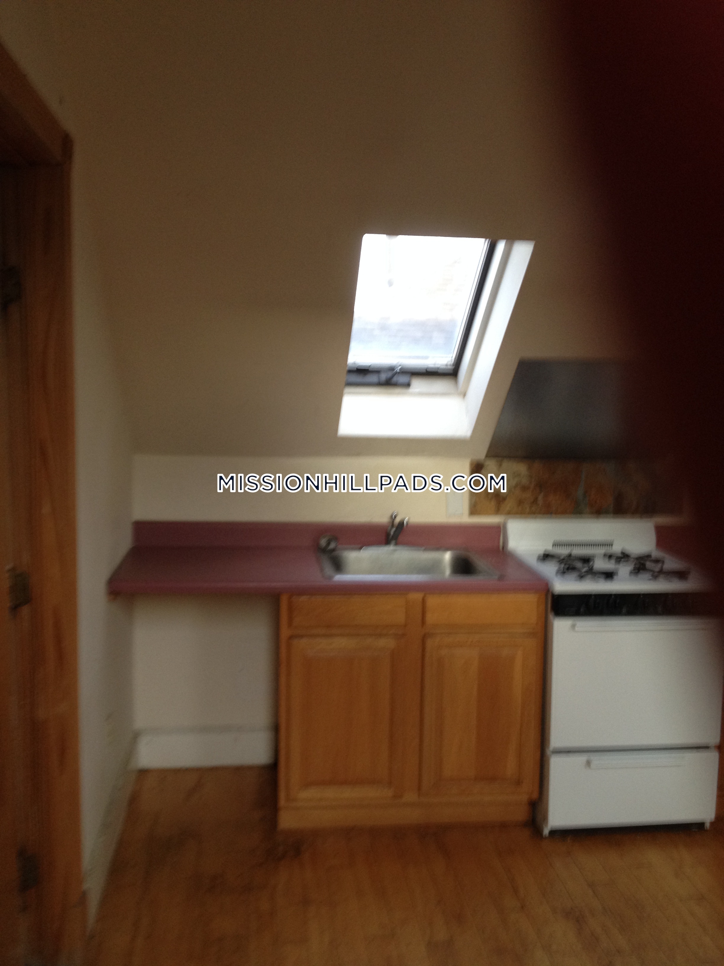 89 Hillside St, Mission Hill