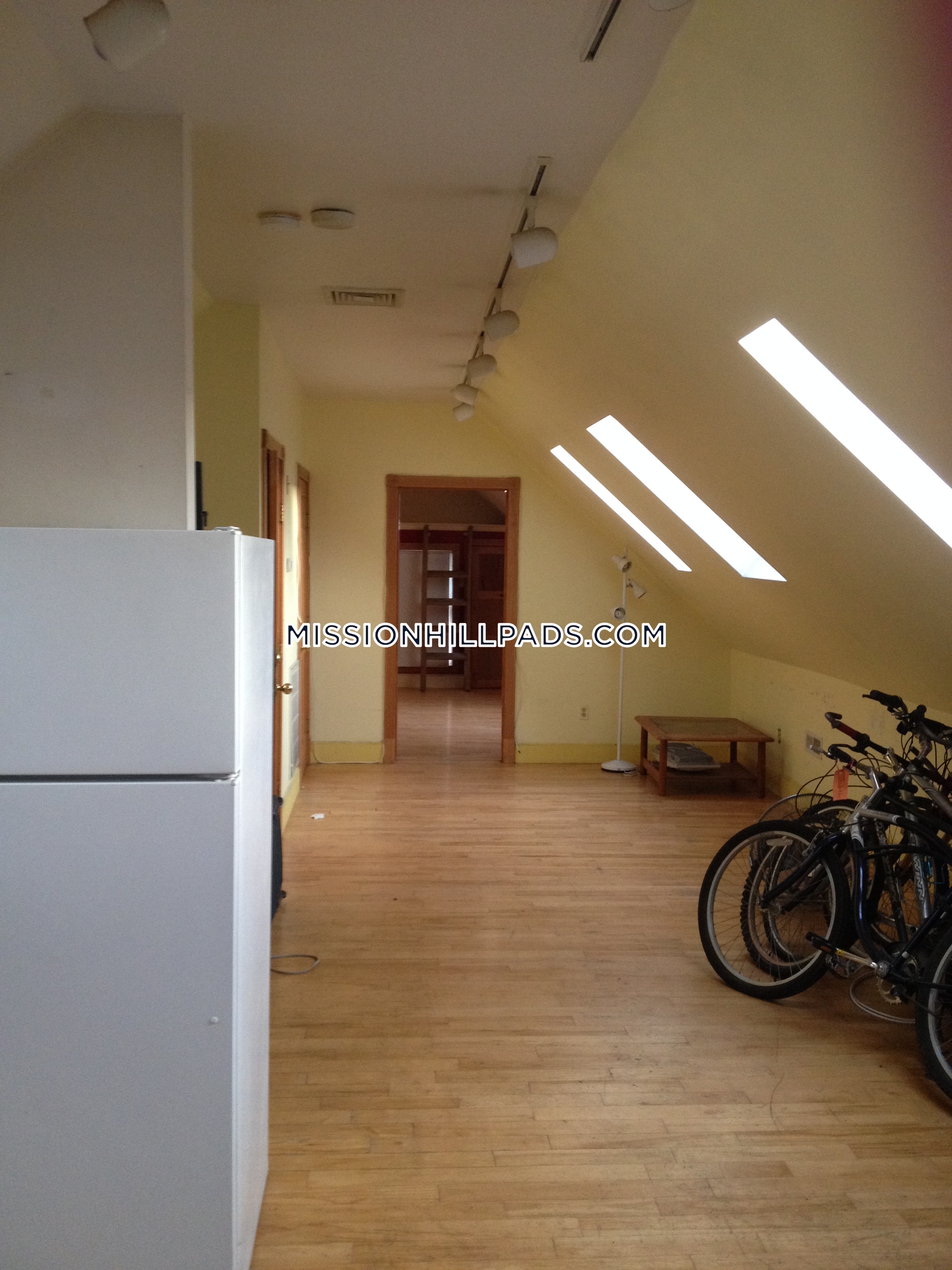 89 Hillside St, Mission Hill