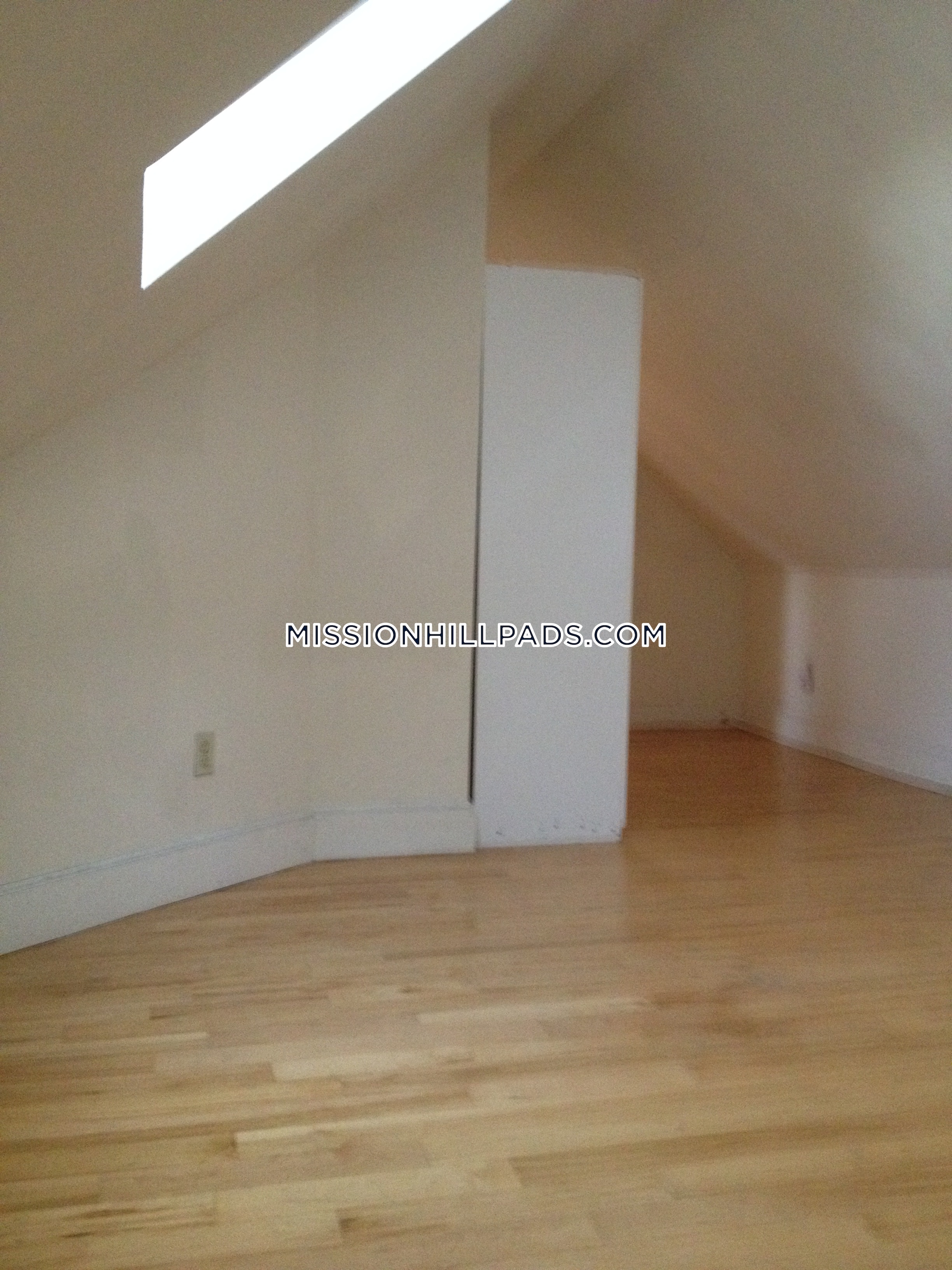 89 Hillside St, Mission Hill