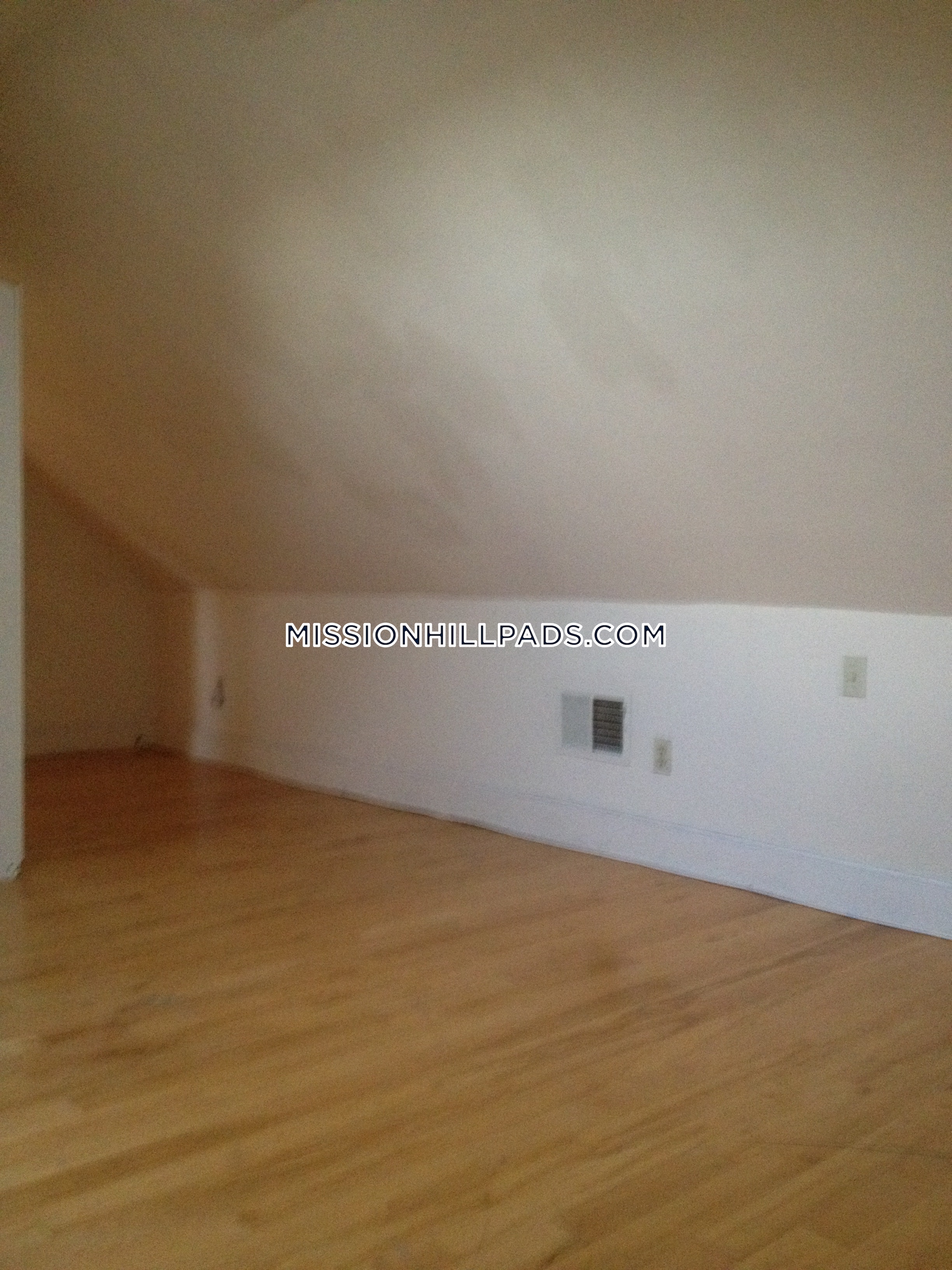 89 Hillside St, Mission Hill