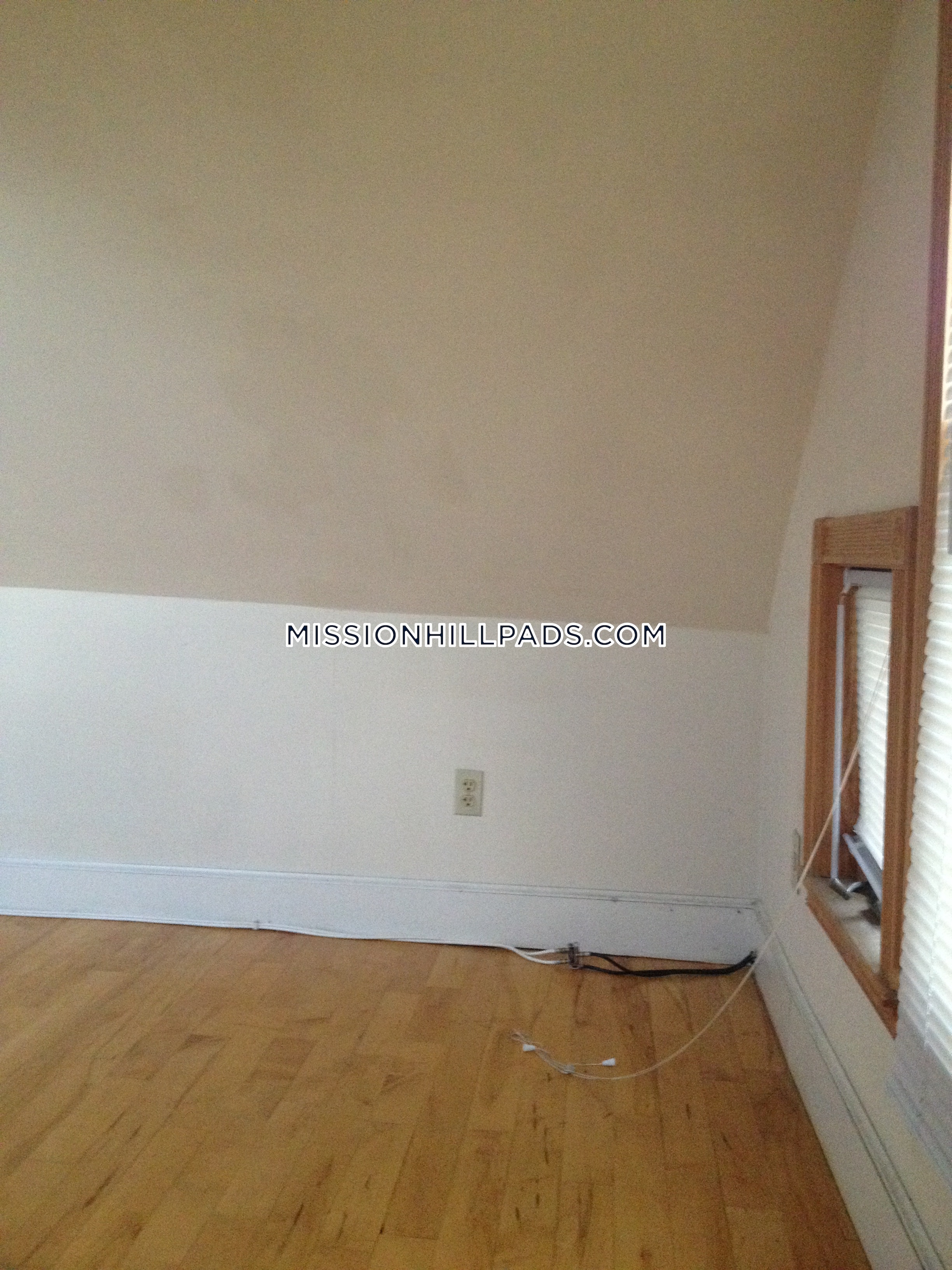 89 Hillside St, Mission Hill