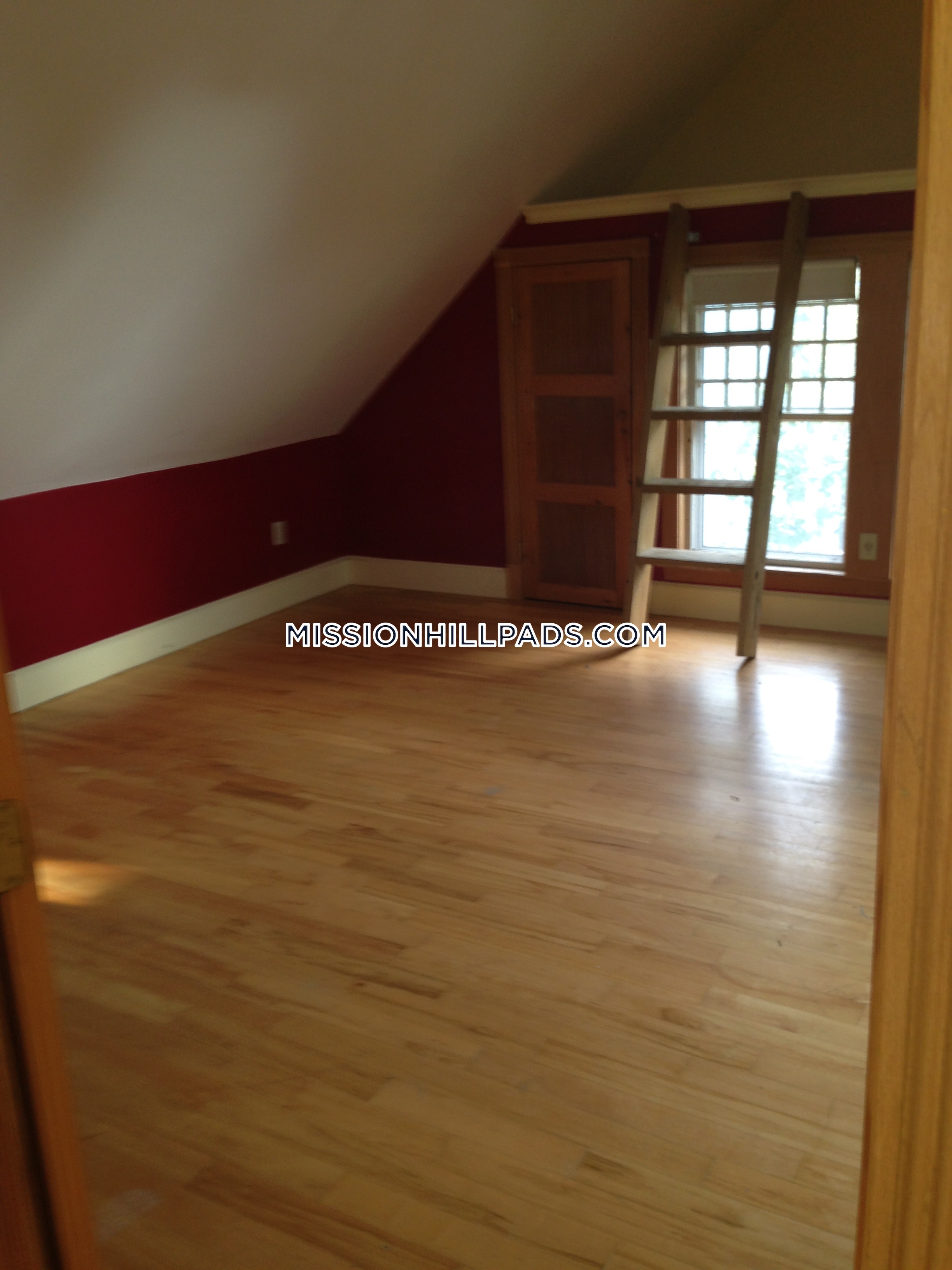 89 Hillside St, Mission Hill