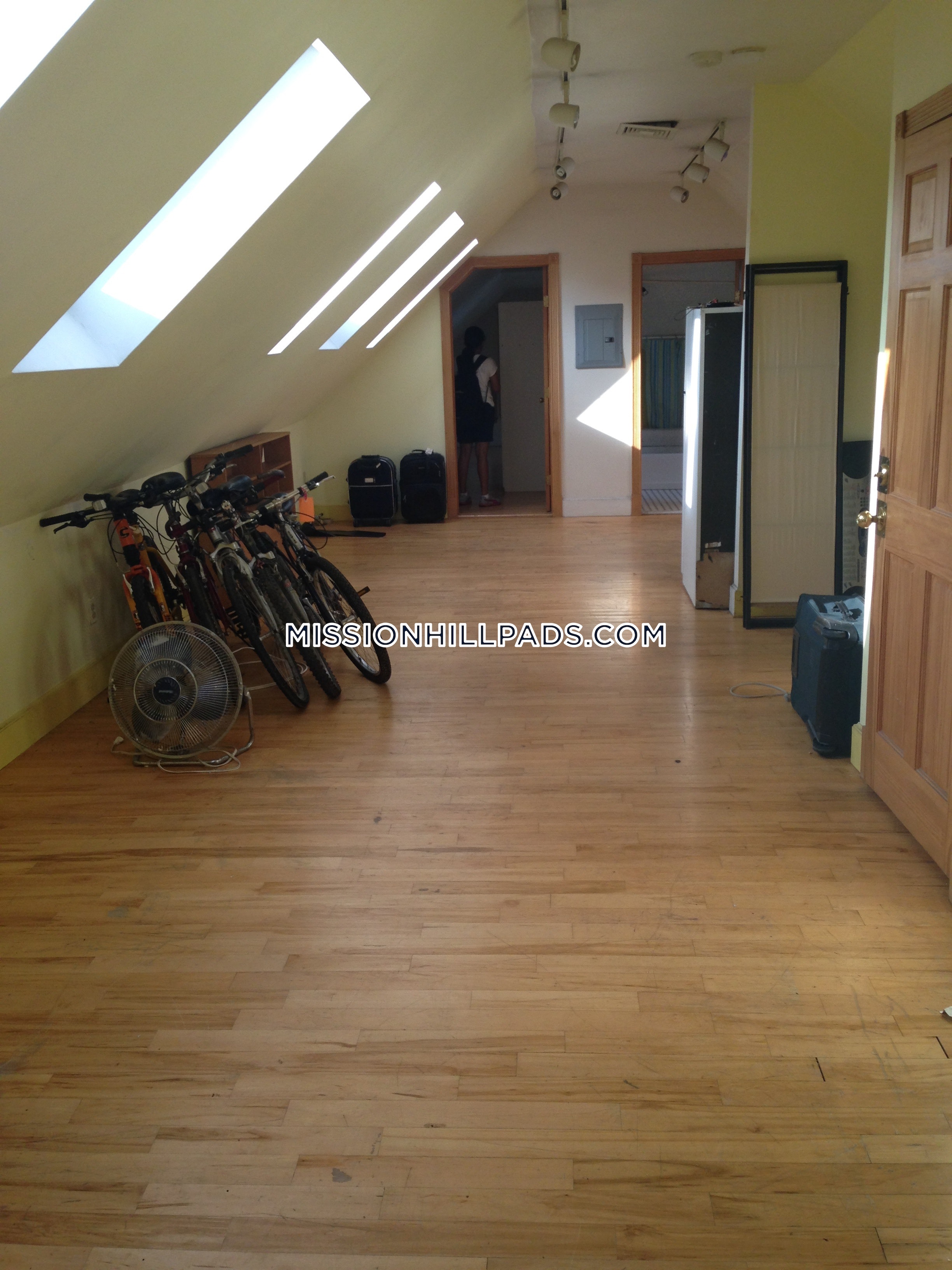 89 Hillside St, Mission Hill