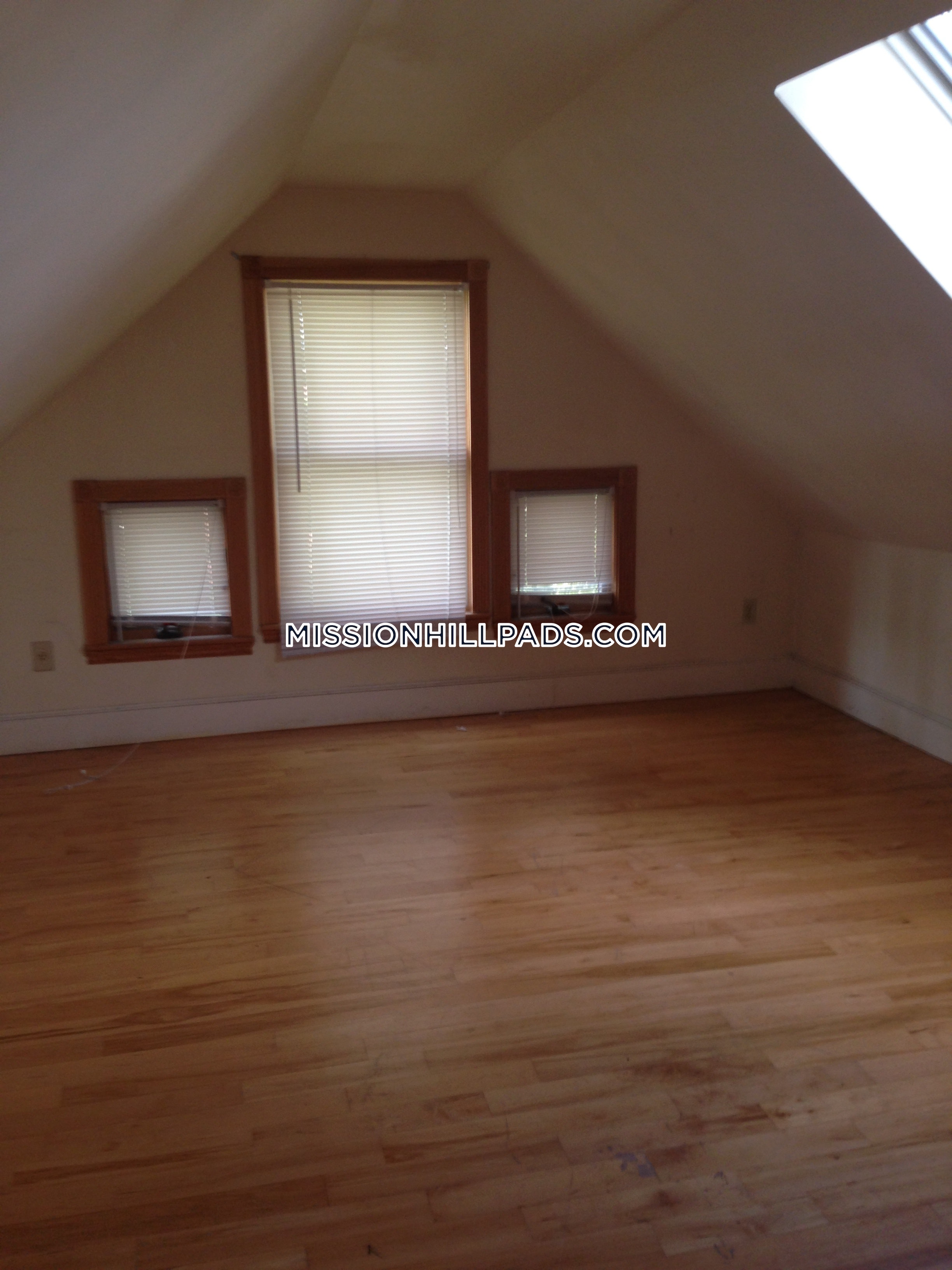 89 Hillside St, Mission Hill