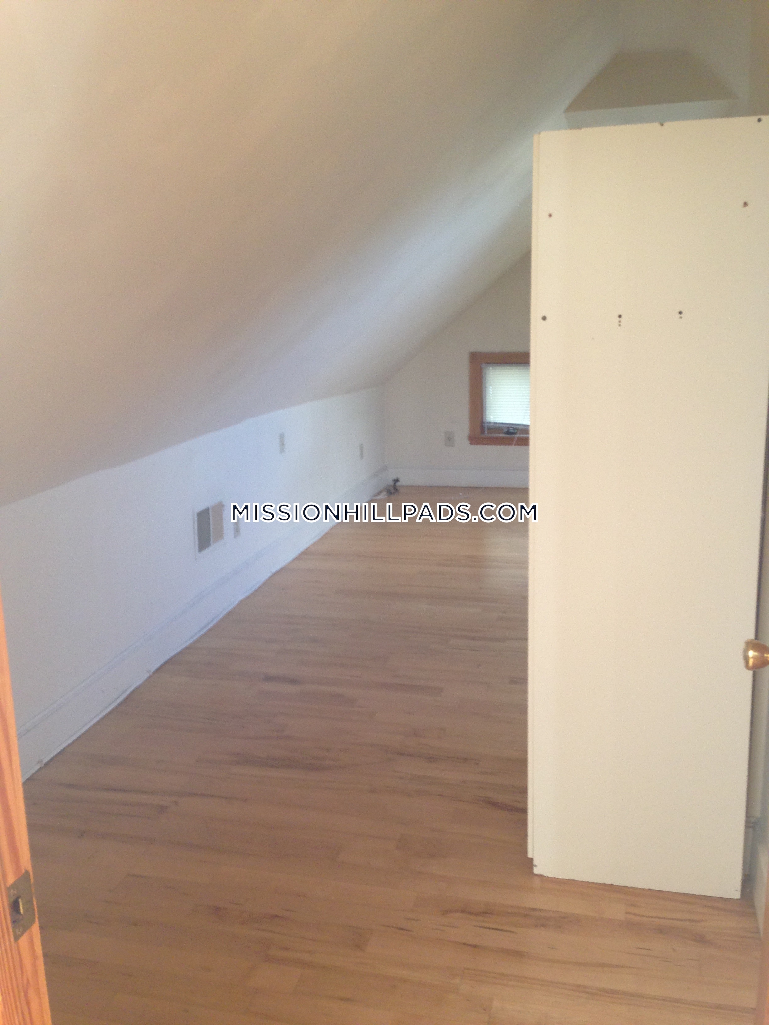 89 Hillside St, Mission Hill