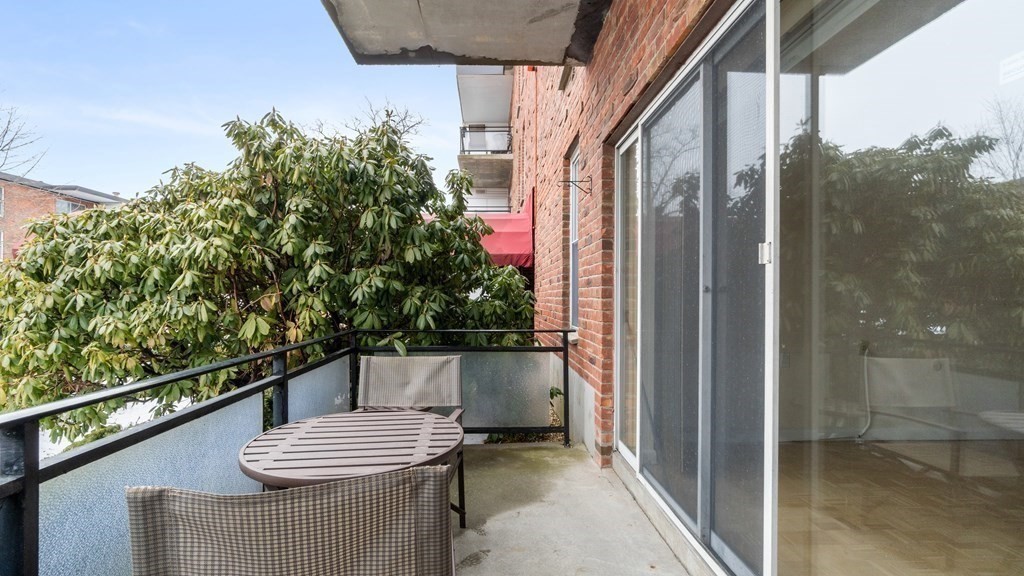 44 Broadlawn Park, Back Bay