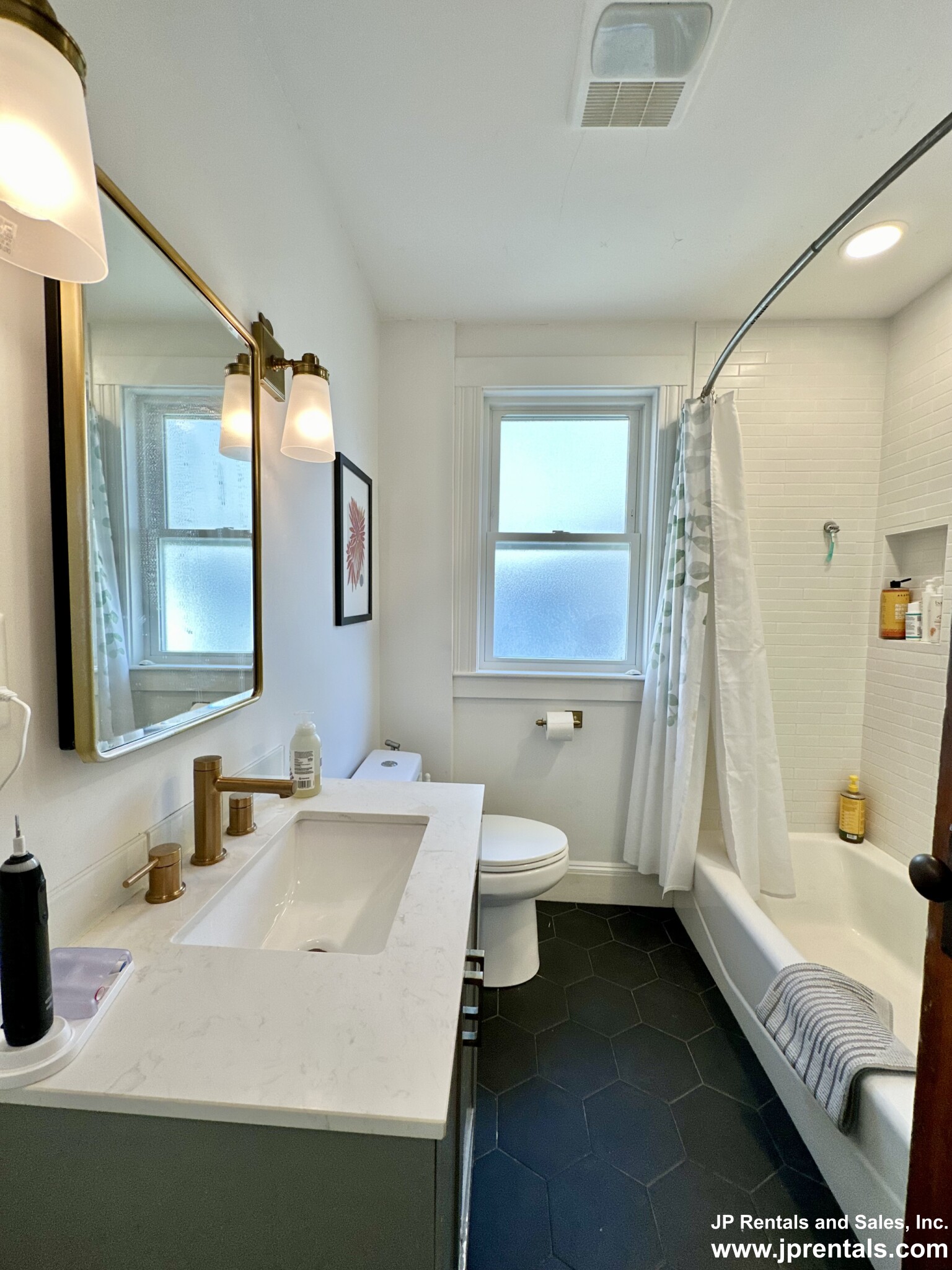 22 Sedgwick St, Jamaica Plain