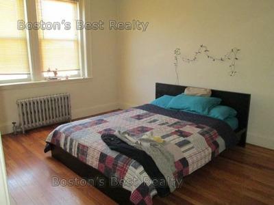 1986 Commonwealth Ave, Brighton