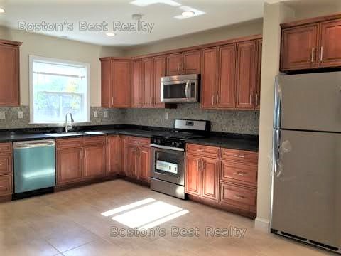 87 Linden St, Allston