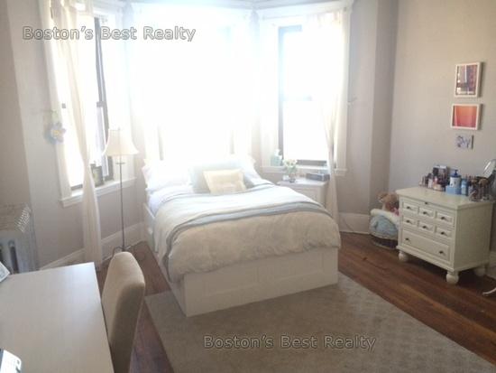 60 Egmont St, Coolidge Corner