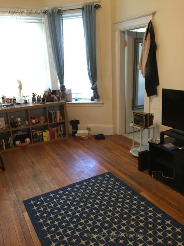 1318 Commonwealth Ave, Allston