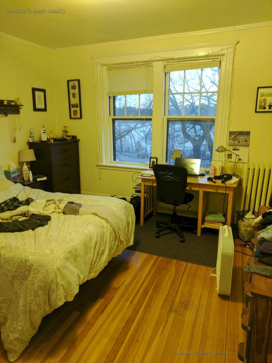 1986 Commonwealth Ave, Brighton