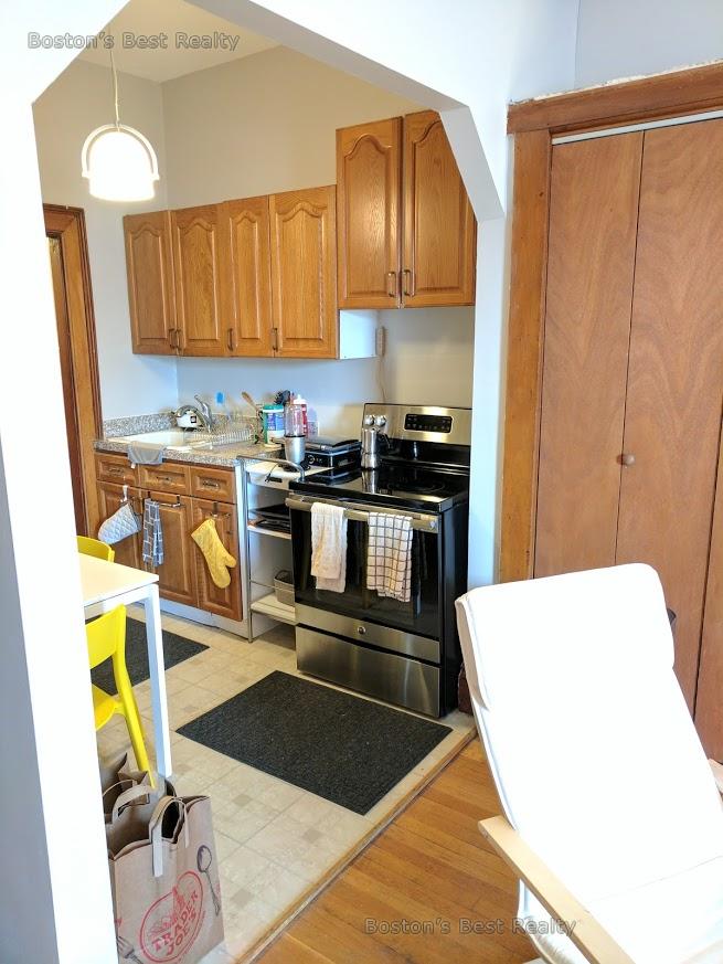 849 Beacon St, Fenway