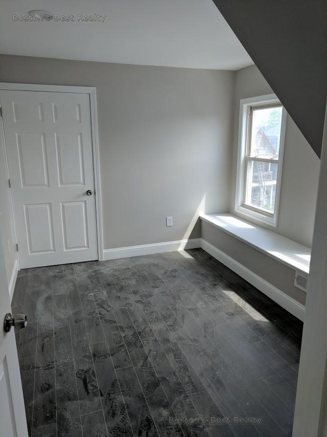 77 Linden St, Allston