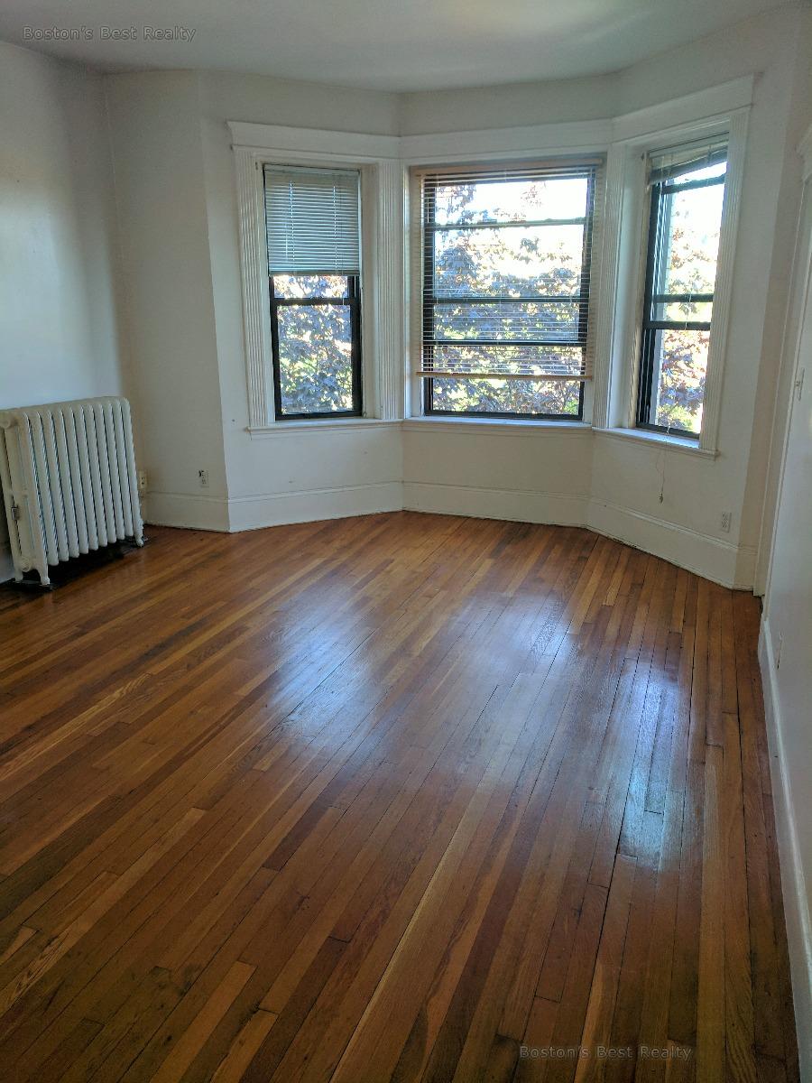 1318 Commonwealth Ave, Allston