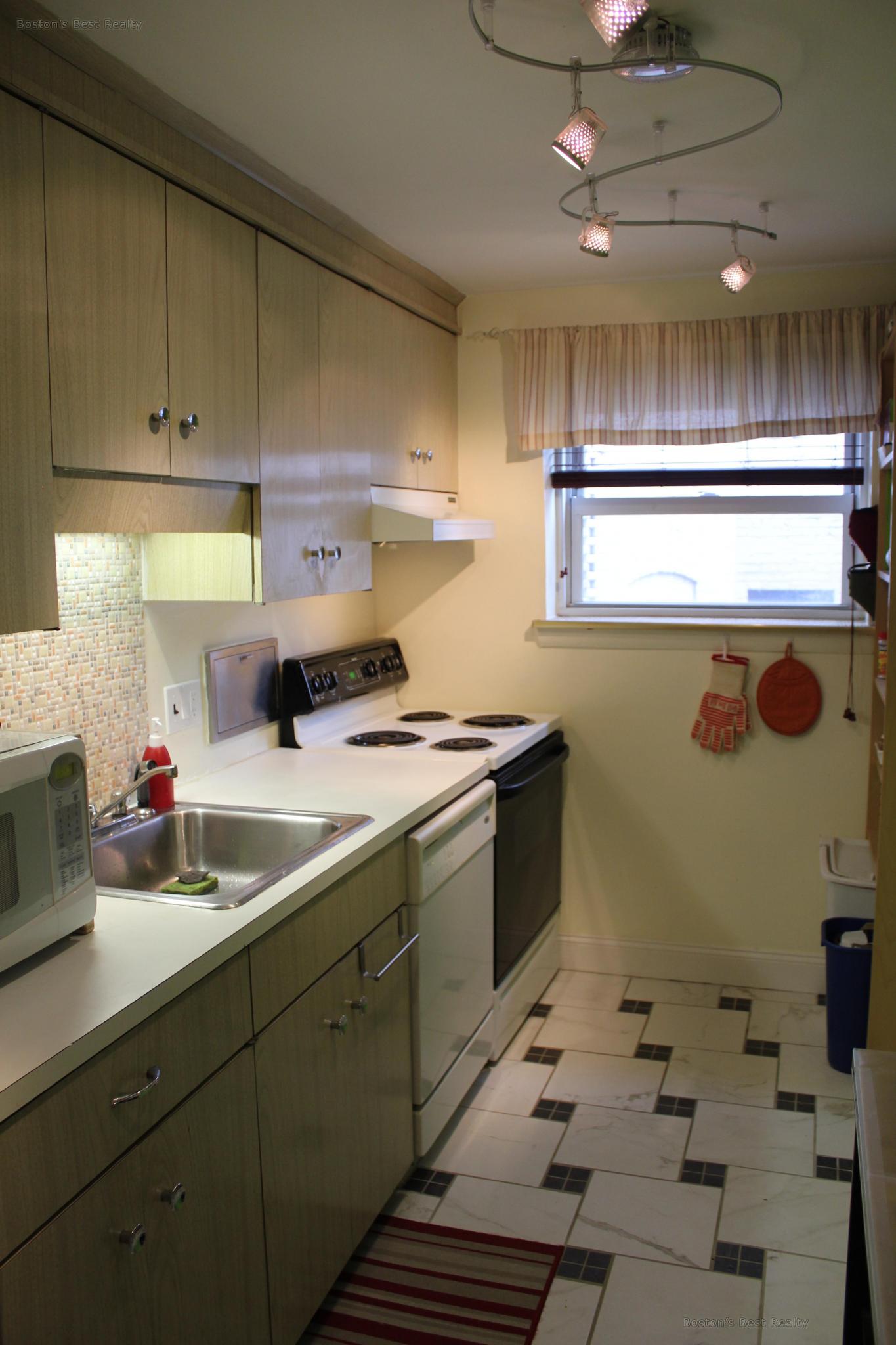 8 Commonwealth Ct, Brighton