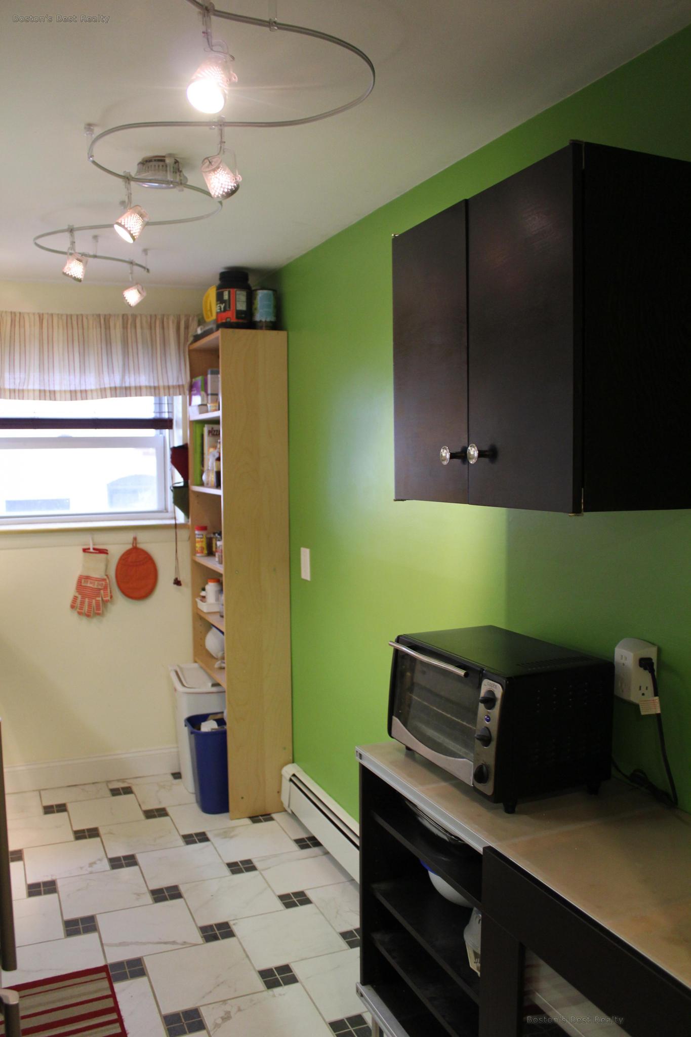 8 Commonwealth Ct, Brighton