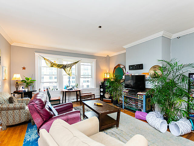 1653 Commonwealth Ave, Brighton