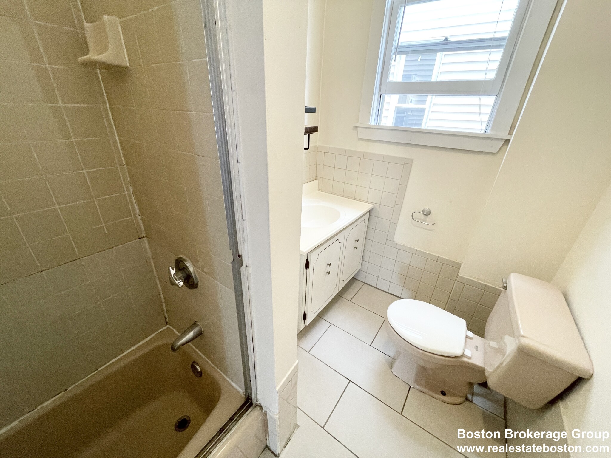 45 Crescents Ave, Dorchester