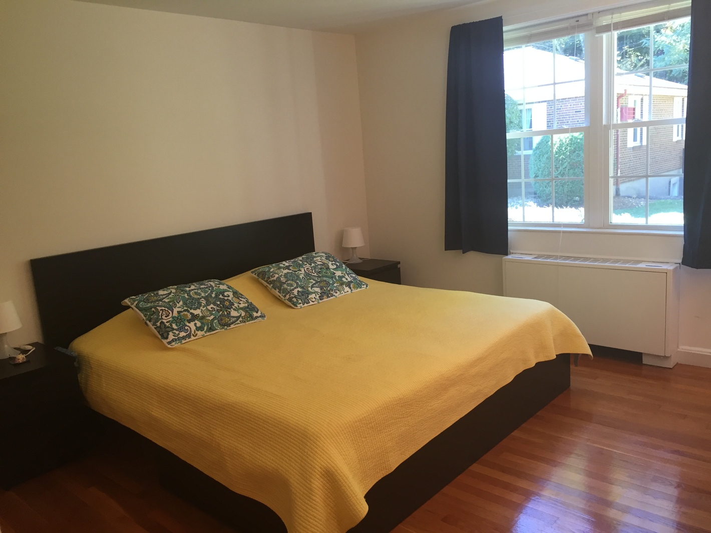 8 Captain Parker Arms, Five Fields