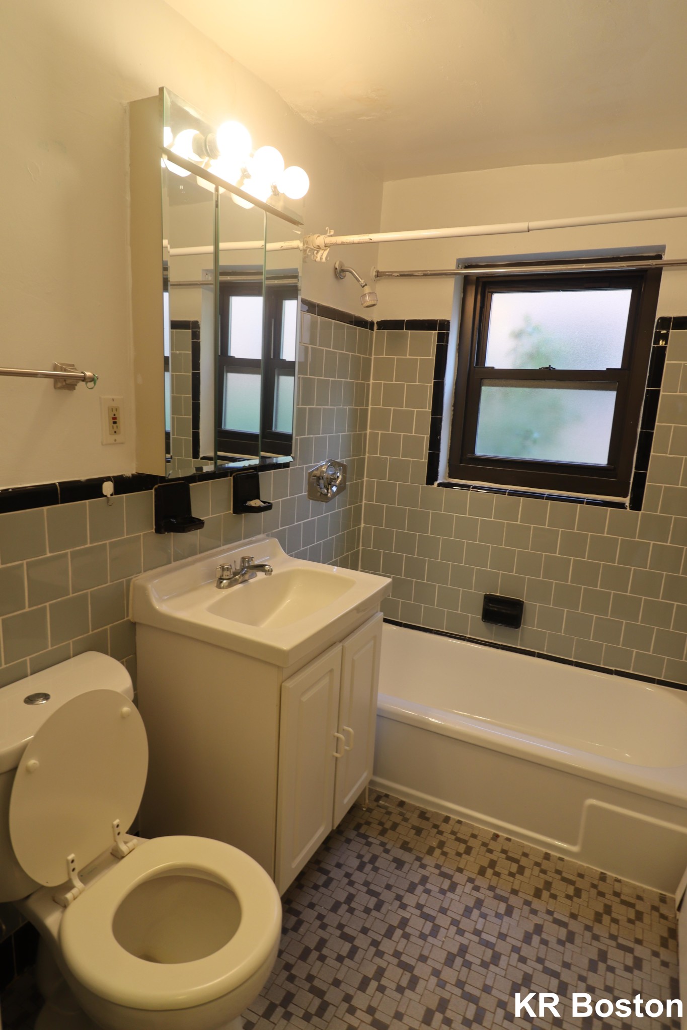 46 Harvard Ave, Chestnut Hill