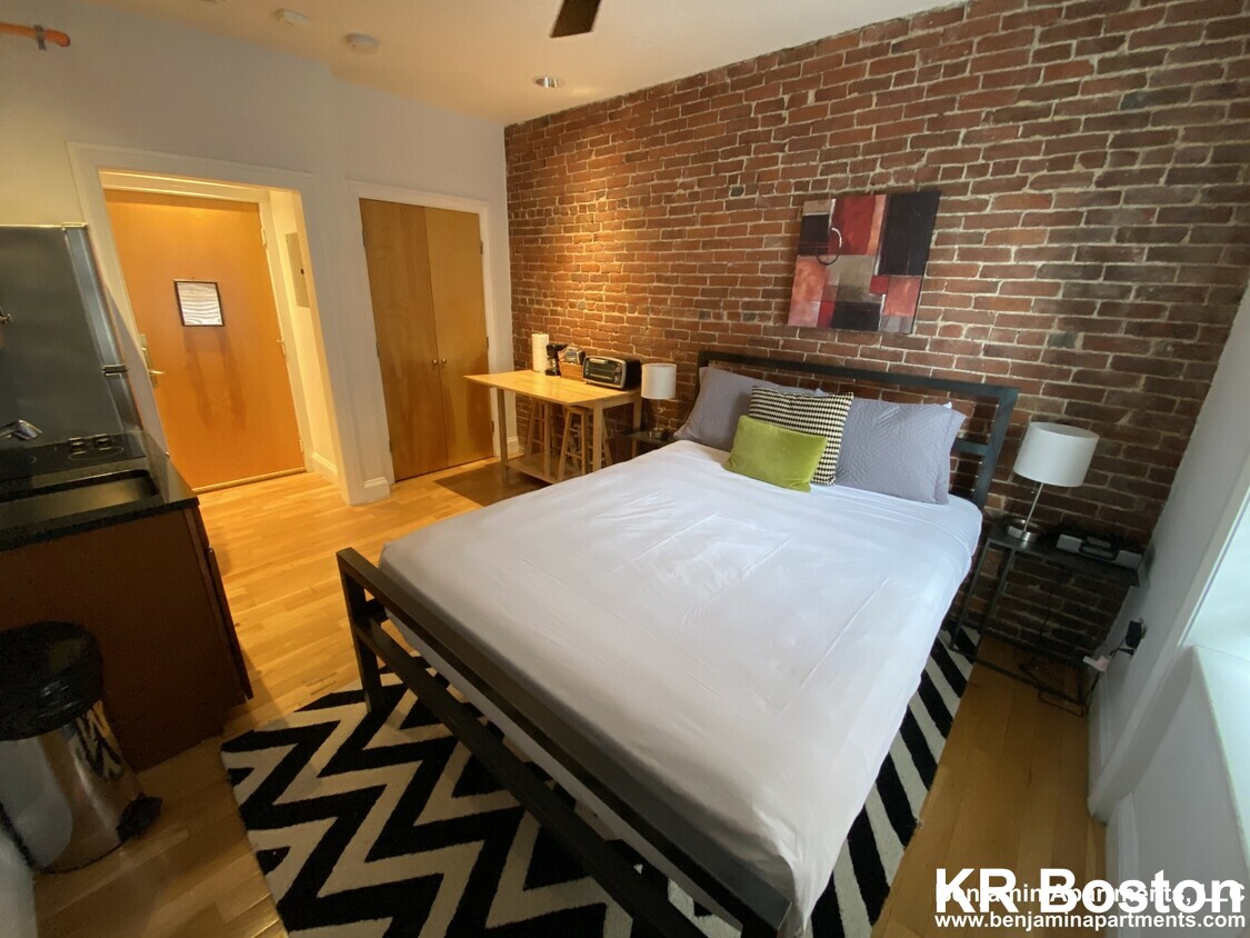 476 Columbus Ave, South End