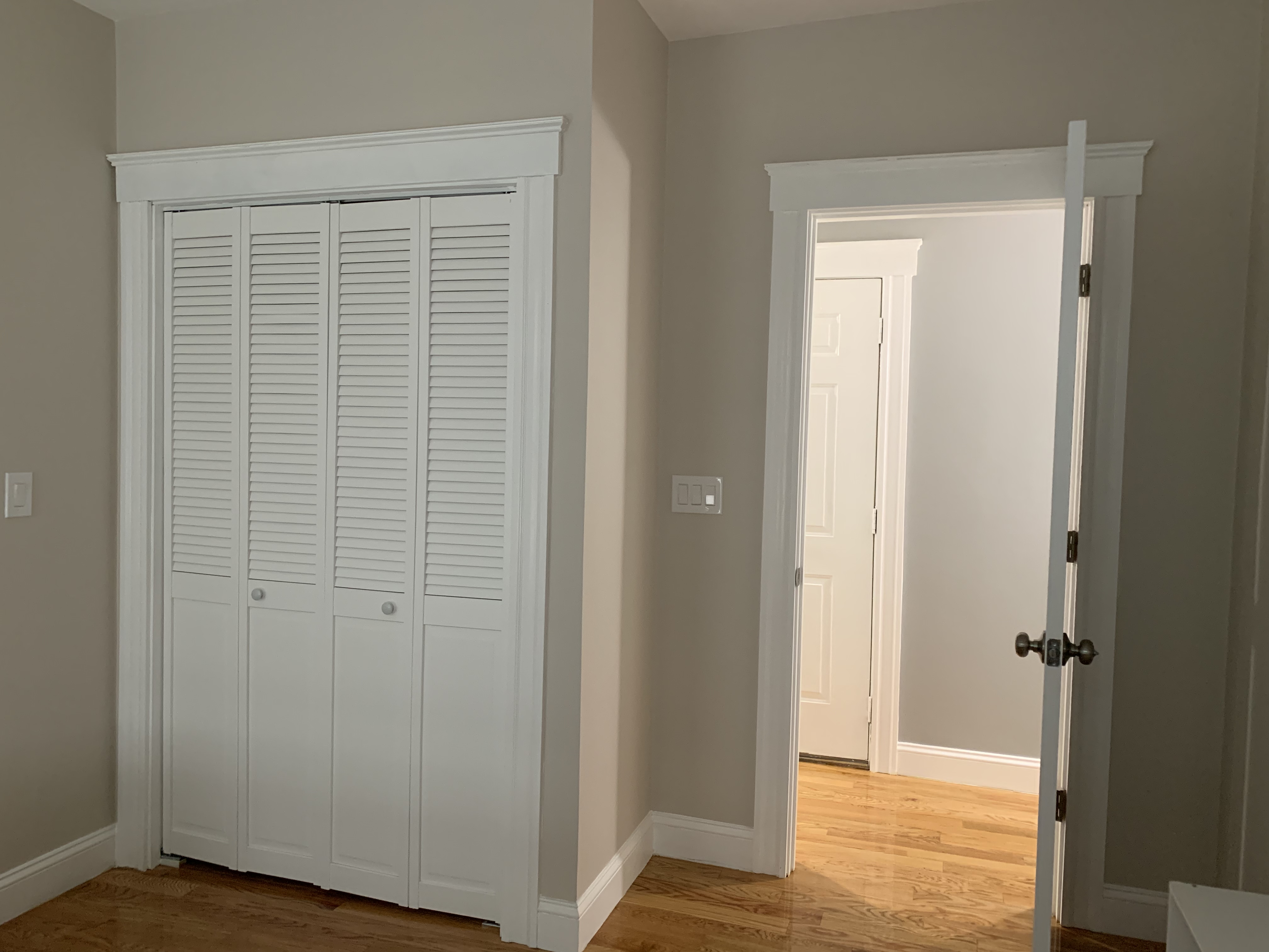 1146 Hillside St, Mission Hill