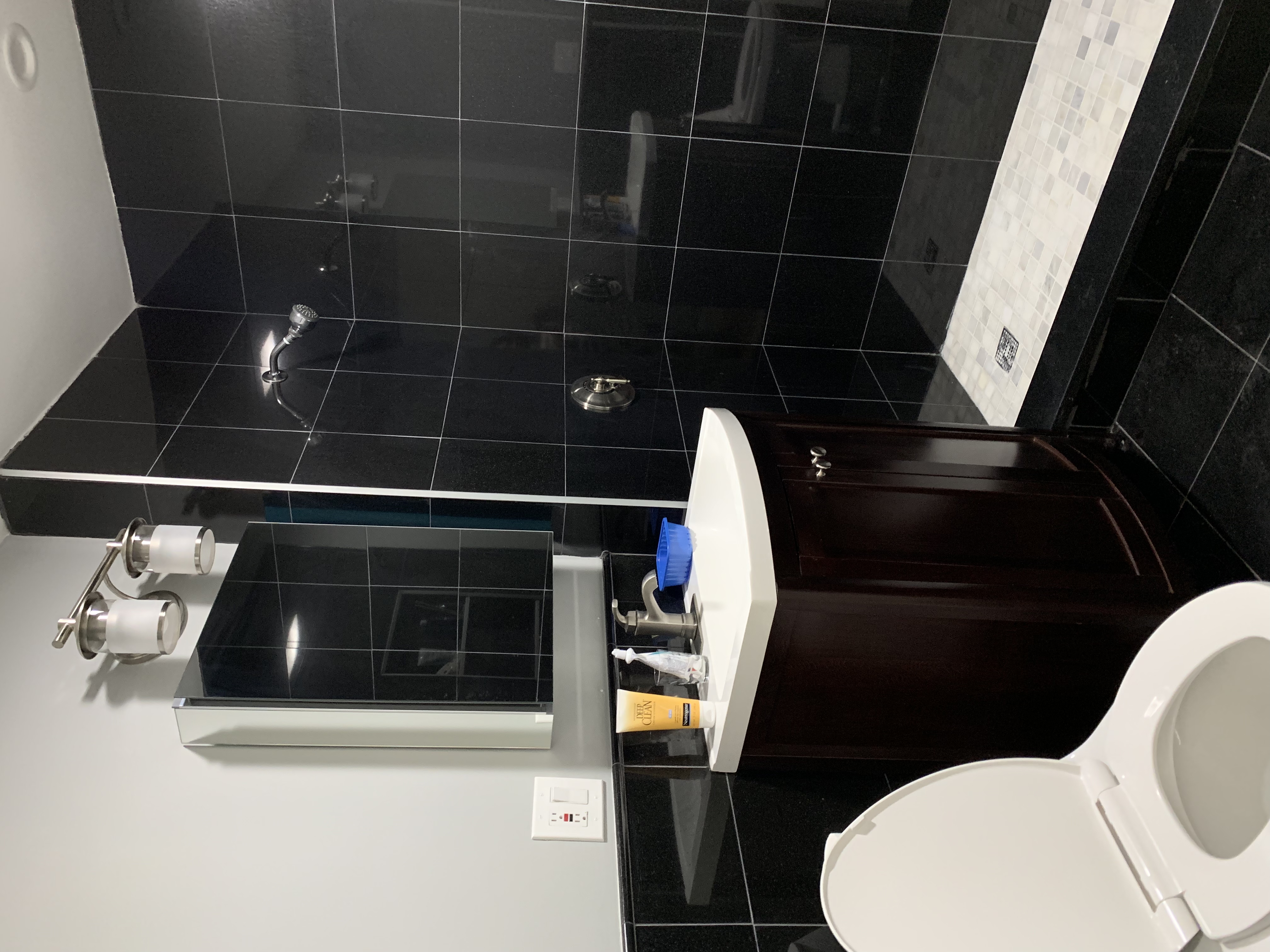 1146 Hillside St, Mission Hill