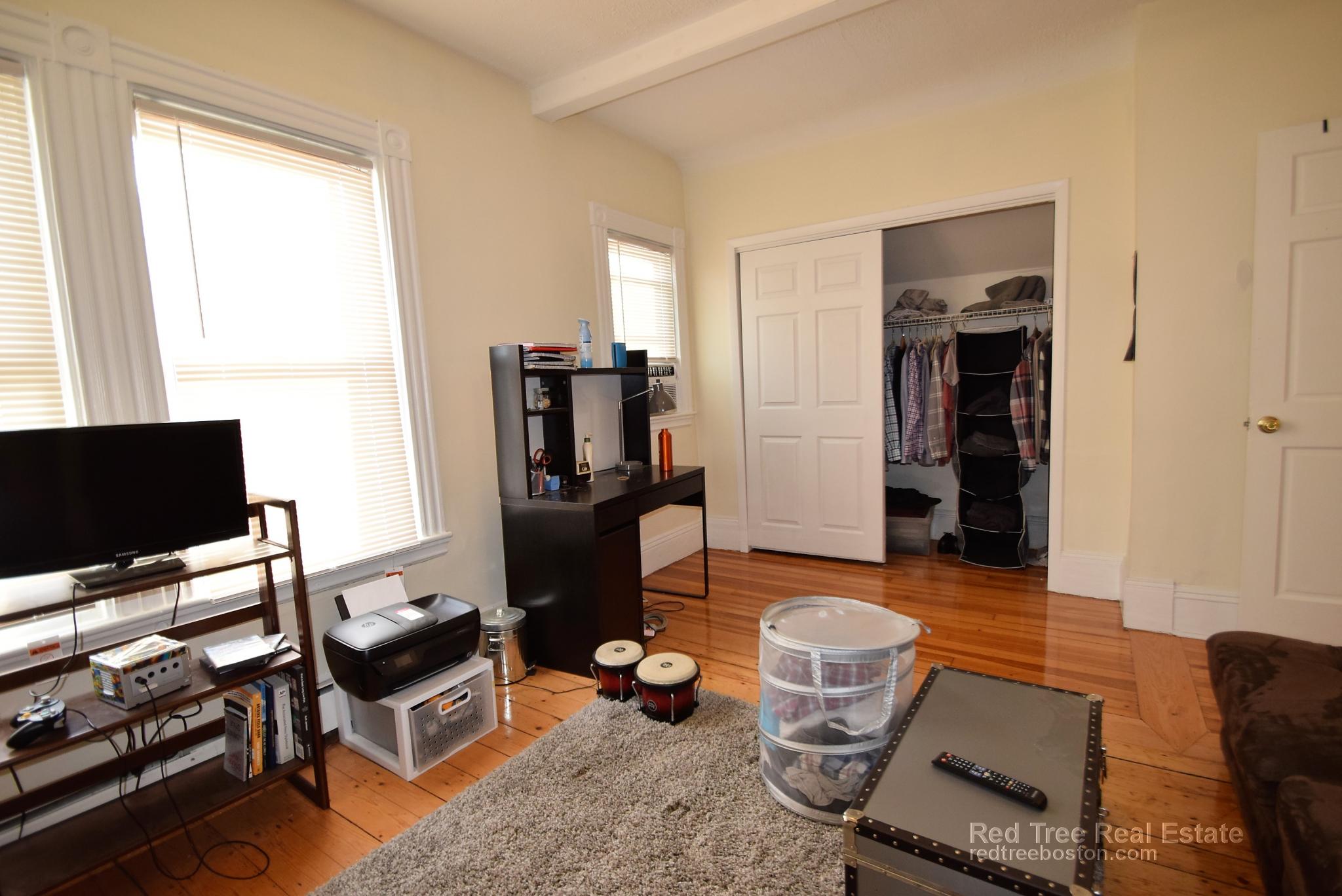 44 Pratt St, Allston