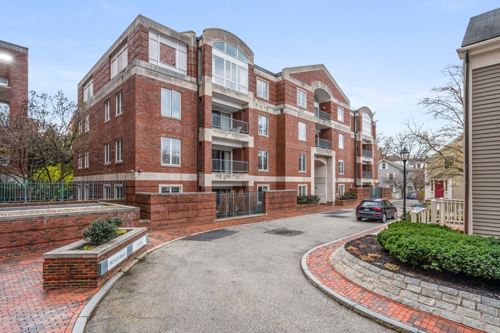 130 Mount Auburn St, Harvard Square