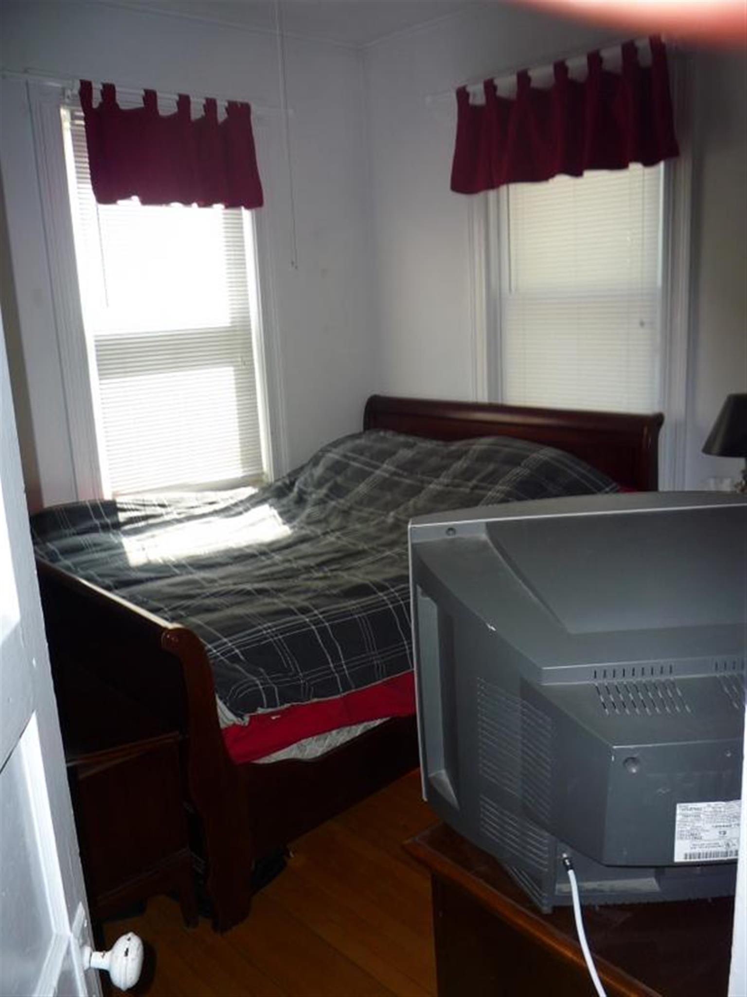 13 Farragut Ave, Teele Square