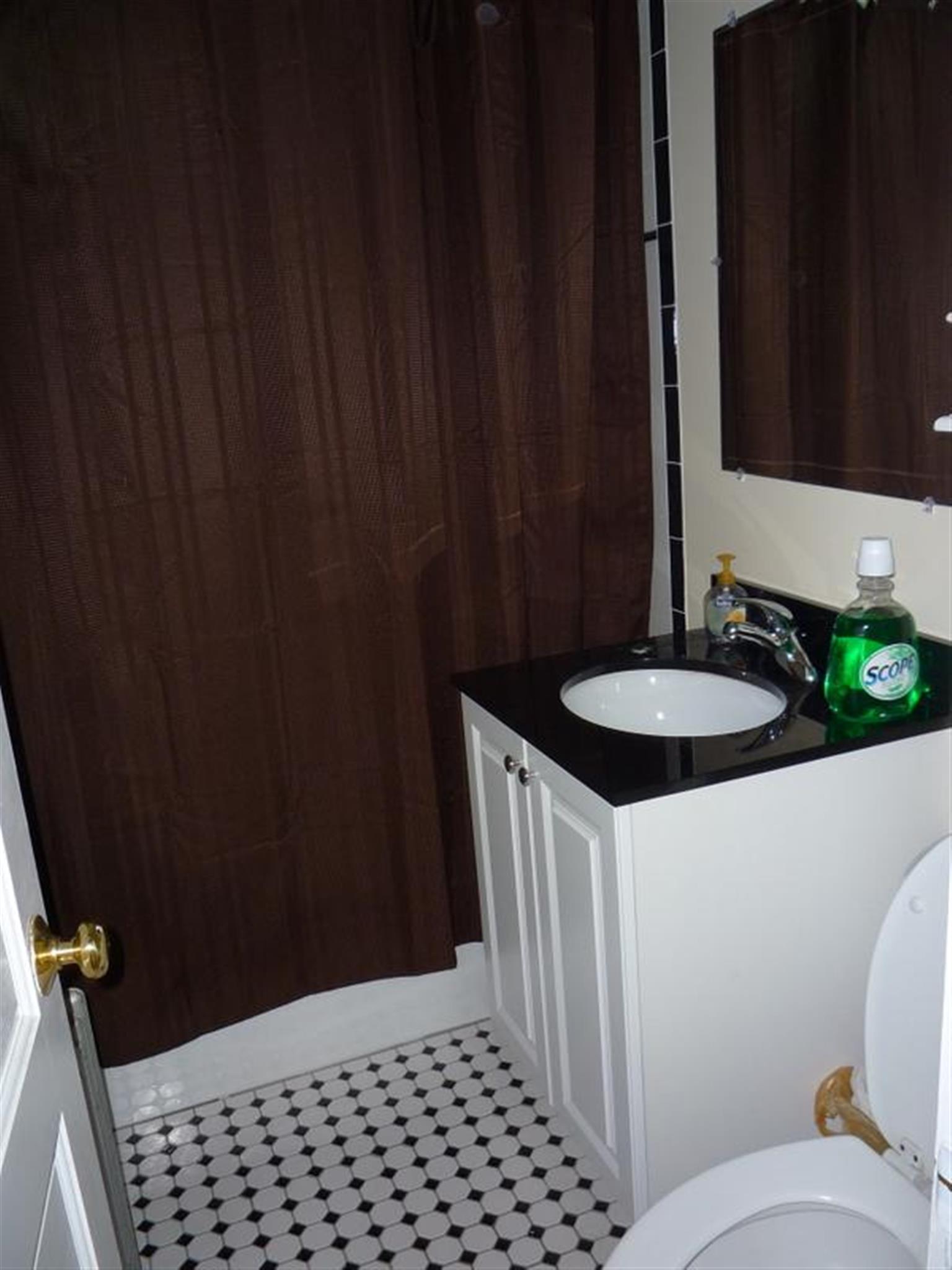 13 Farragut Ave, Teele Square