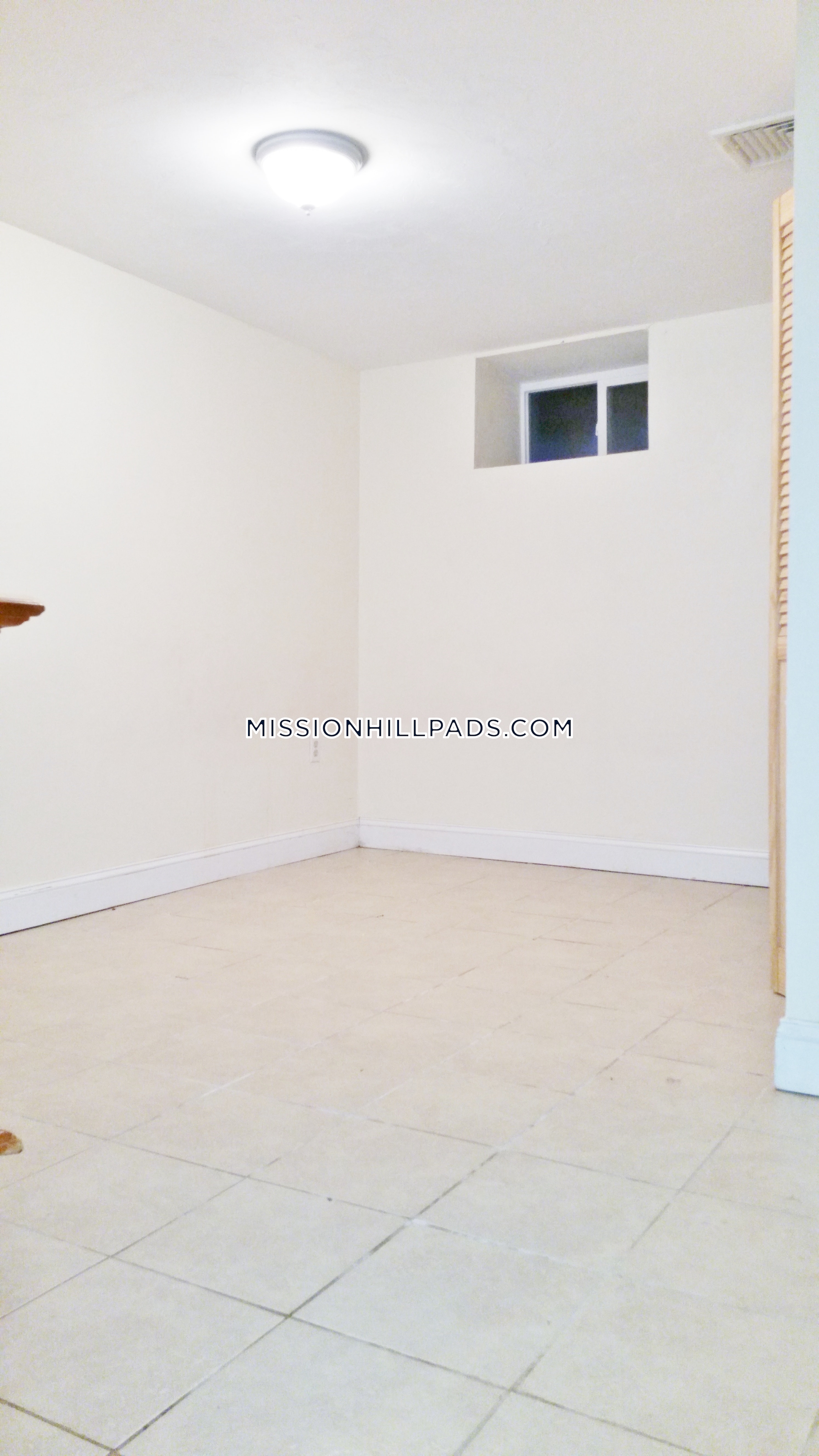 18 Lawn St, Mission Hill