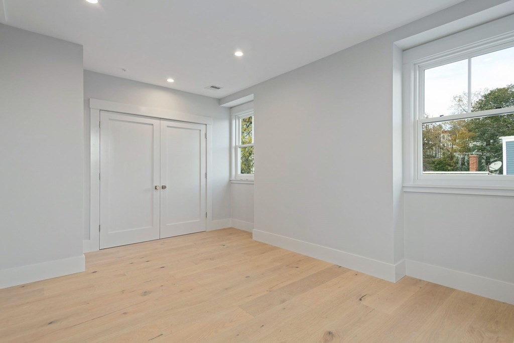 409 7th St, South Boston