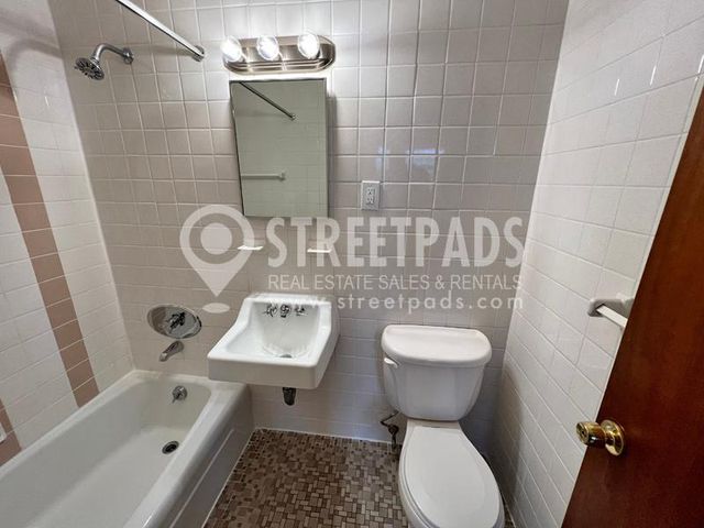 180 North Beacon St, Brighton