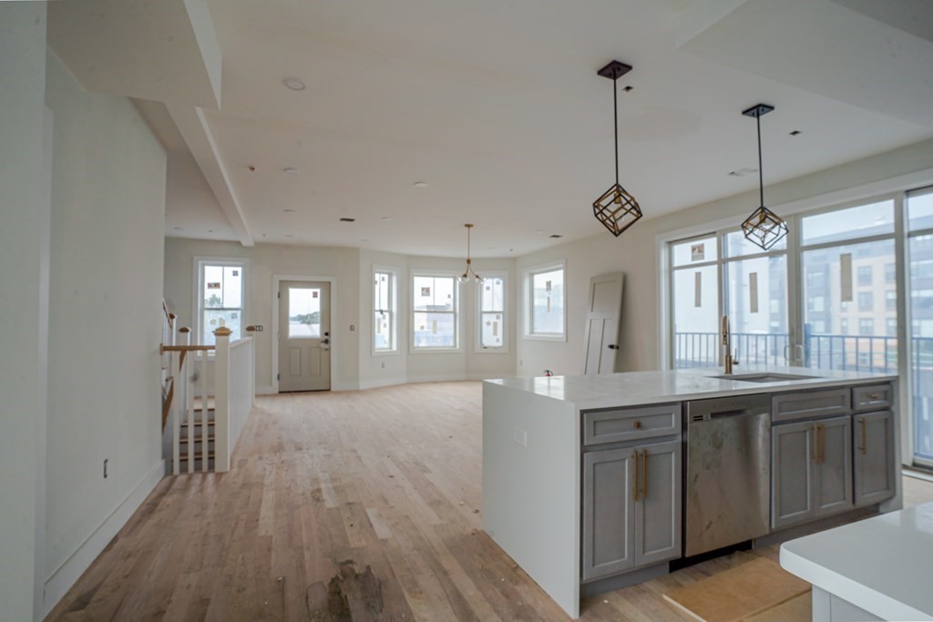 17 West Bellflower, Dorchester