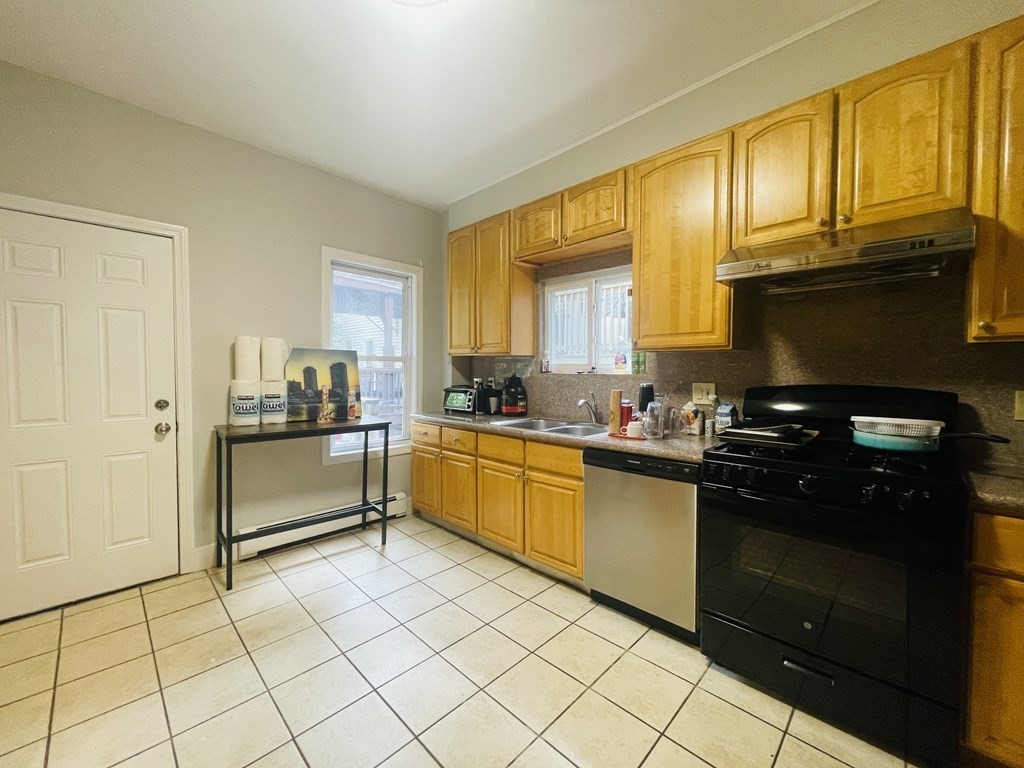 5 Dixfield St, South Boston