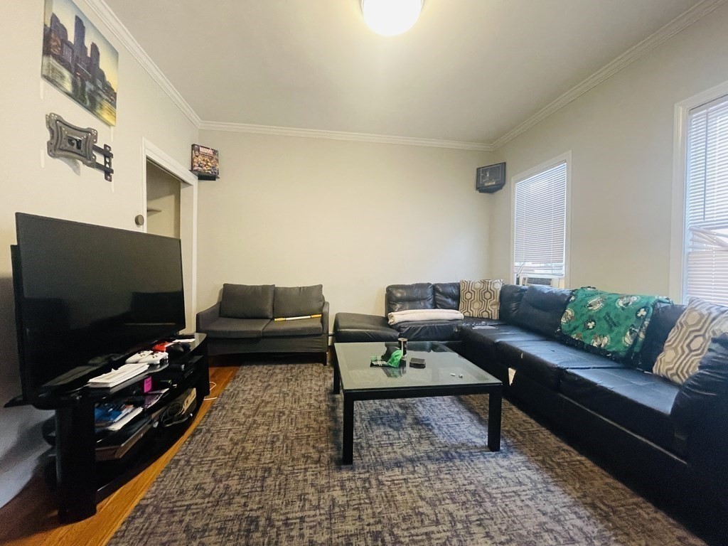 5 Dixfield St, South Boston