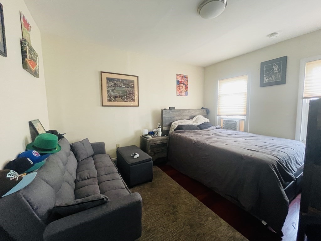 5 Dixfield St, South Boston